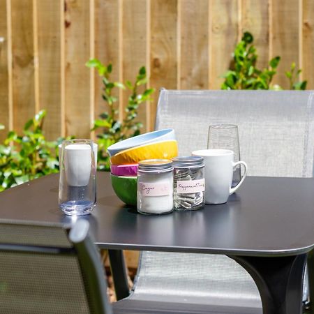 Conveniently Located 2Br Townhouse In West Akl Appartement Auckland Buitenkant foto