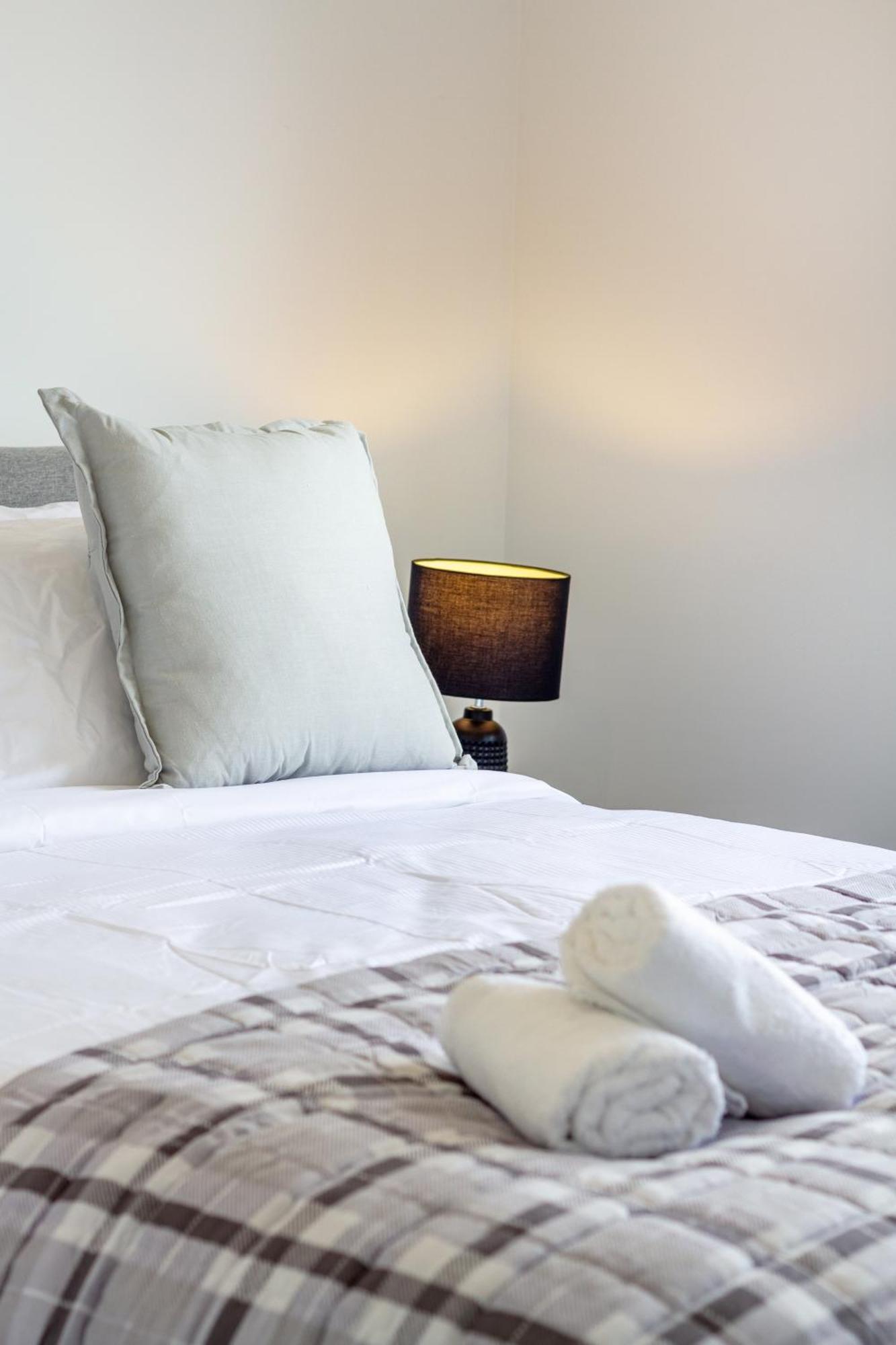 Conveniently Located 2Br Townhouse In West Akl Appartement Auckland Buitenkant foto