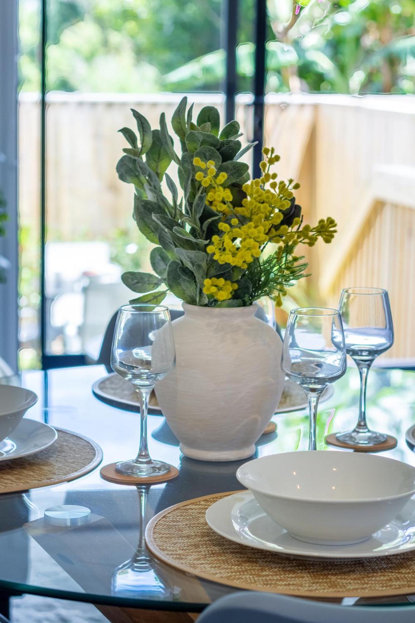 Conveniently Located 2Br Townhouse In West Akl Appartement Auckland Buitenkant foto