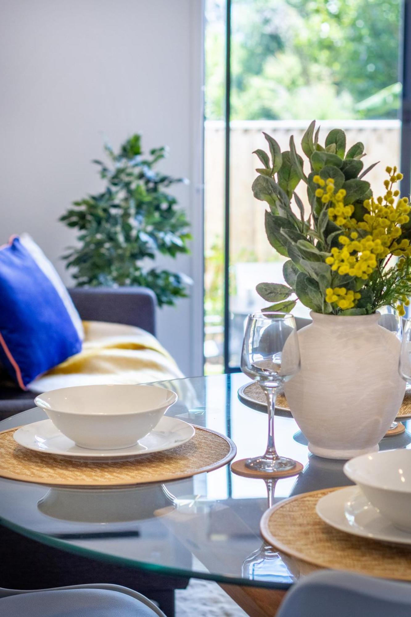 Conveniently Located 2Br Townhouse In West Akl Appartement Auckland Buitenkant foto